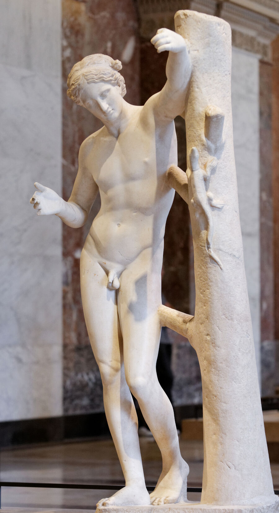 Apollon Sauroctone, the Louvre, Paris, inv. MR 78, Ma 44, Marie-Lan Nguyen /Wikimedia Commons CC BY